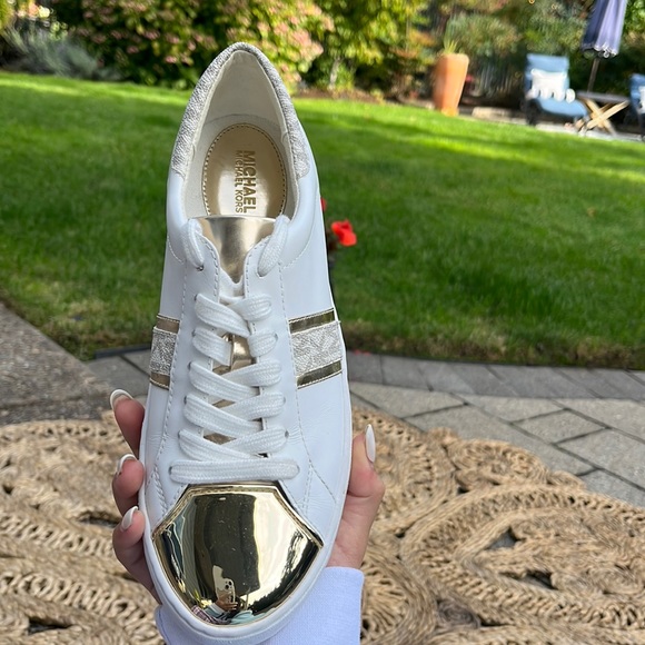 Michael Kors Irving stripe women’s lace up GOLD brand new! Worn once. - Picture 3 of 5